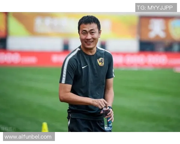 广州足球俱乐部签下新援克里斯多夫-奥贝克帕，引发球迷热议